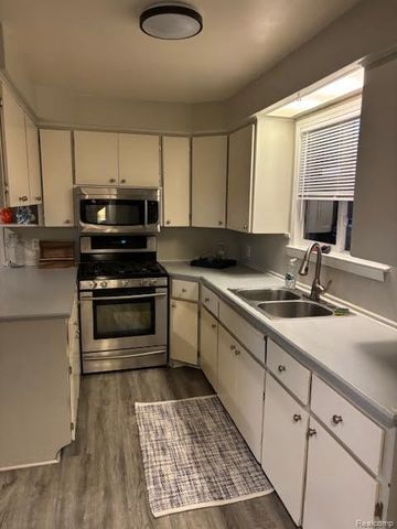 7029 Jackson Avenue, Warren, MI 48091