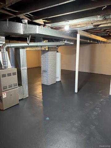 7029 Jackson Avenue, Warren, MI 48091