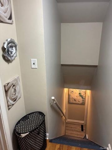 7029 Jackson Avenue, Warren, MI 48091