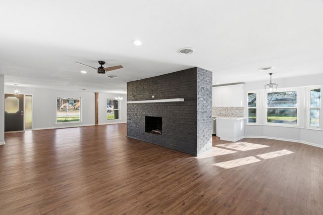 925 Mountain Terrace, Hurst, TX 76053