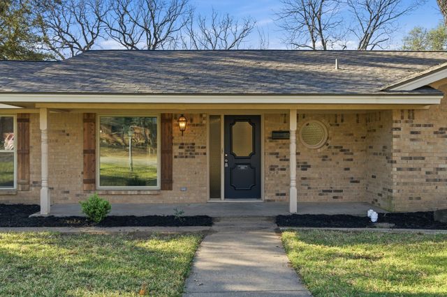 925 Mountain Terrace, Hurst, TX 76053