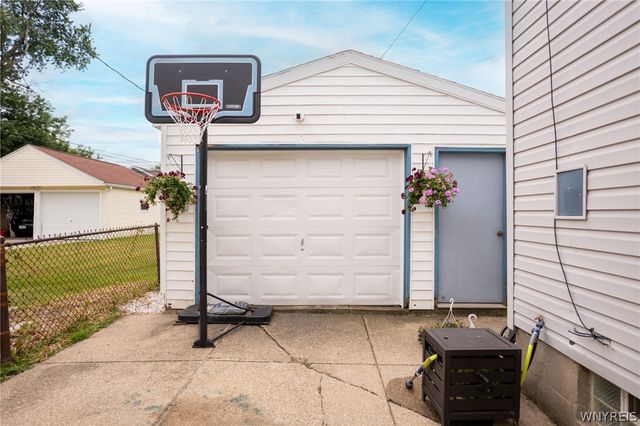 130 Calvin Court North, Tonawanda, NY 14150