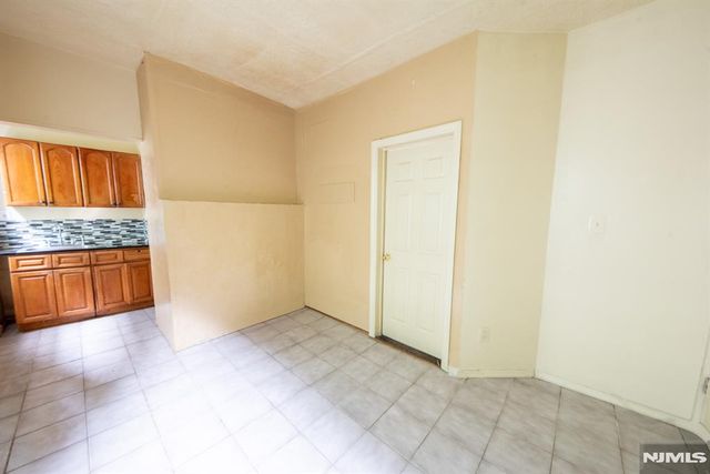 131 S 8th Street 2, Newark, NJ 07107