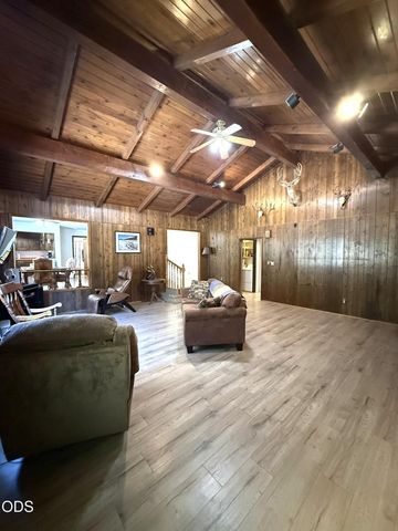 51250 Parker Road, La Pine, OR 97739