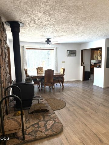 51250 Parker Road, La Pine, OR 97739