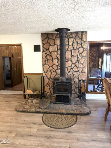 51250 Parker Road, La Pine, OR 97739