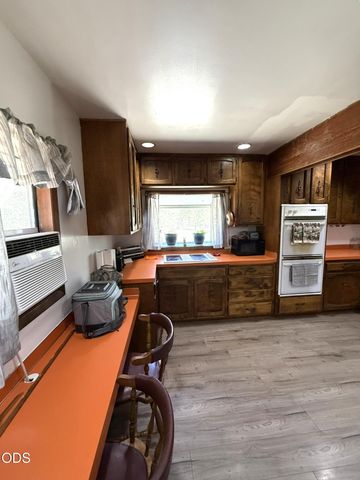 51250 Parker Road, La Pine, OR 97739