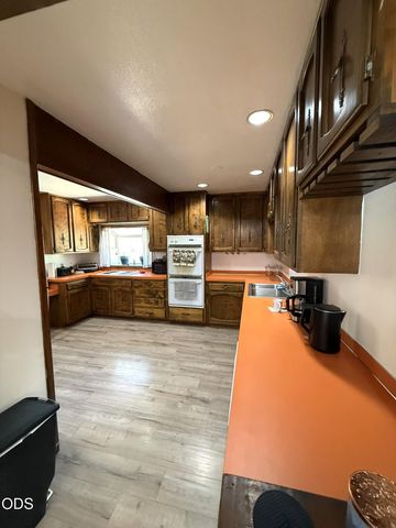51250 Parker Road, La Pine, OR 97739