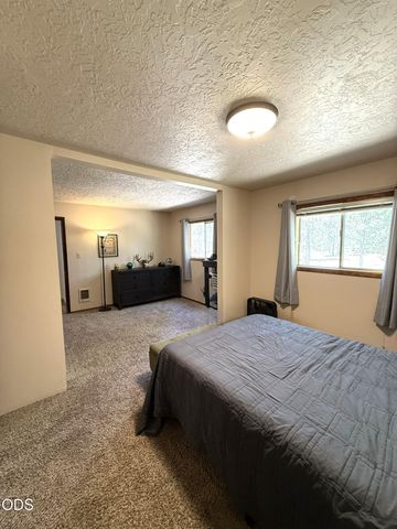 51250 Parker Road, La Pine, OR 97739