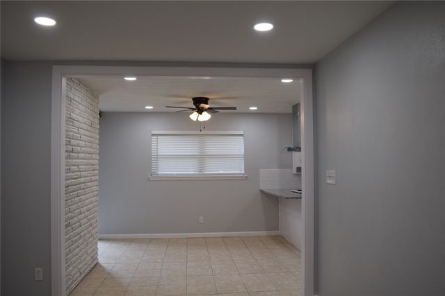 853 Joanna Drive, Hurst, TX 76053