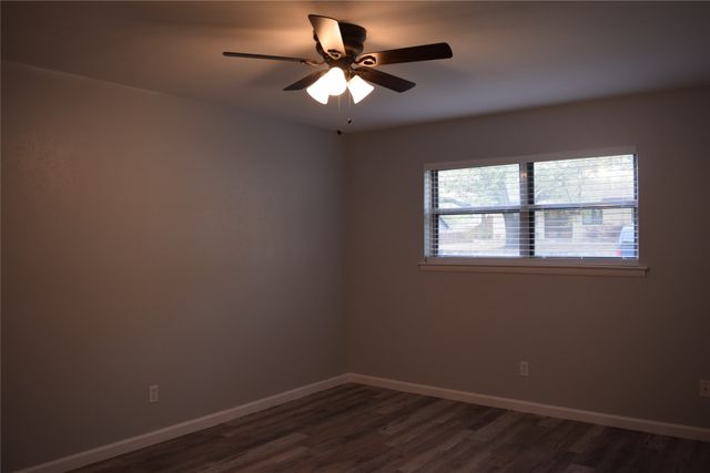 853 Joanna Drive, Hurst, TX 76053