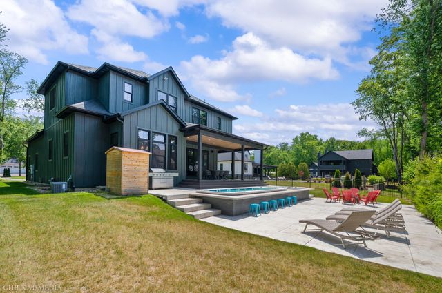 45322 Fairway Drive, New Buffalo, MI 49117