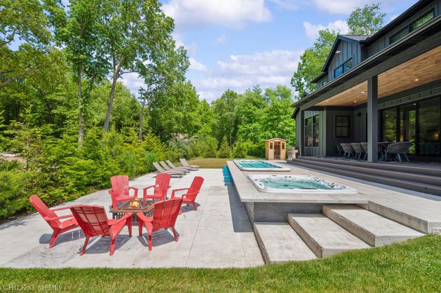 45322 Fairway Drive, New Buffalo, MI 49117