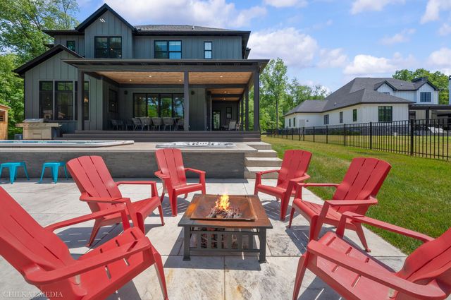 45322 Fairway Drive, New Buffalo, MI 49117