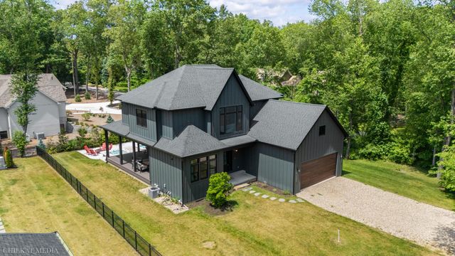 45322 Fairway Drive, New Buffalo, MI 49117