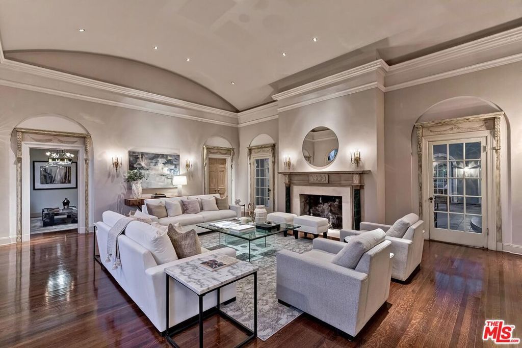 Image 5 of property listing at 803 N Rexford Drive, Beverly Hills, CA 90210