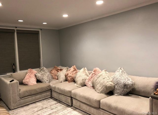 510 Dubois Ave 3 C, North Valley Stream, NY 11581