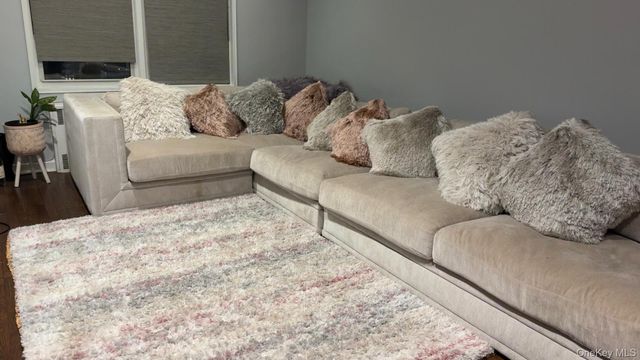 510 Dubois Ave 3 C, North Valley Stream, NY 11581