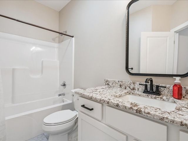 1326 Echo Ridge Lane, Marion, IA 52302