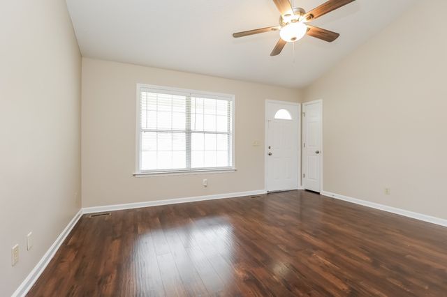 214 Natchez Ct, N, La Vergne, TN 37086