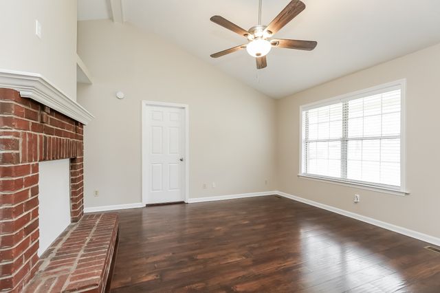 214 Natchez Ct, N, La Vergne, TN 37086