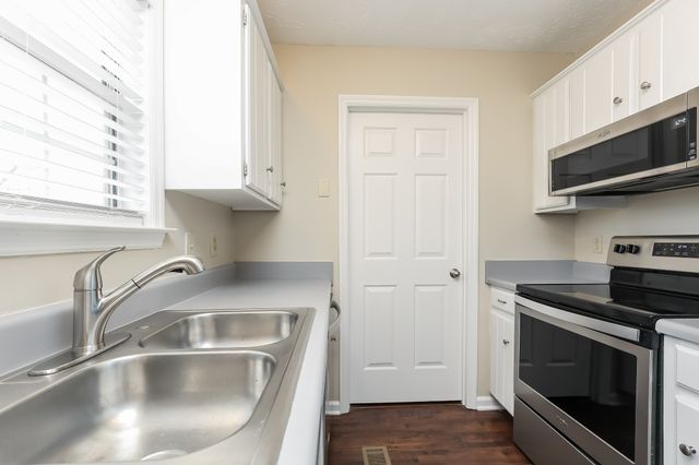 214 Natchez Ct, N, La Vergne, TN 37086