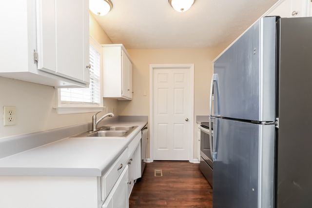 214 Natchez Ct, N, La Vergne, TN 37086