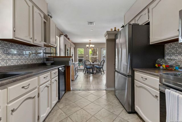 346 RAINBOW DR, Lakehills, TX 78063