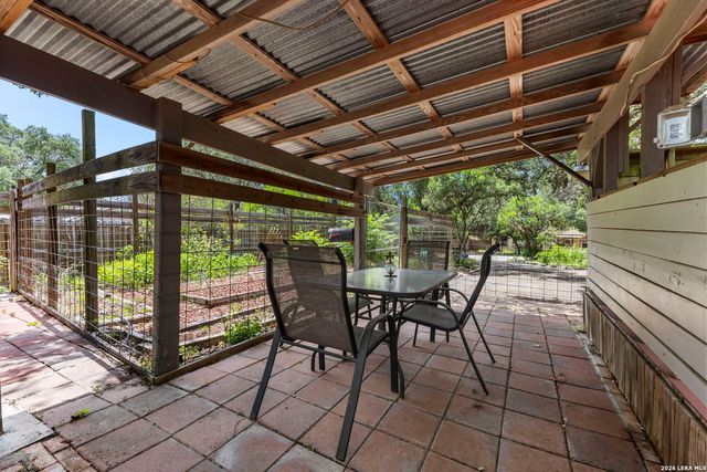 346 RAINBOW DR, Lakehills, TX 78063
