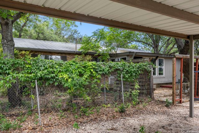 346 RAINBOW DR, Lakehills, TX 78063
