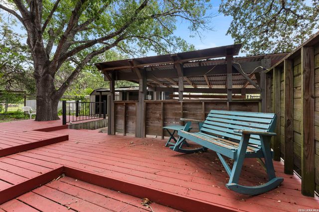 346 RAINBOW DR, Lakehills, TX 78063
