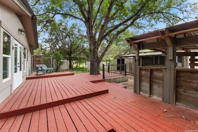 346 RAINBOW DR, Lakehills, TX 78063