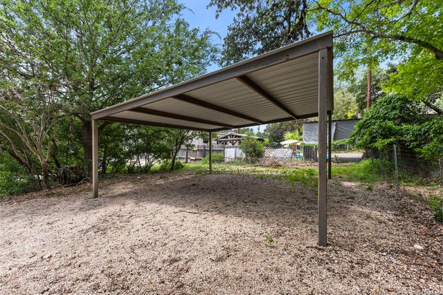 346 RAINBOW DR, Lakehills, TX 78063