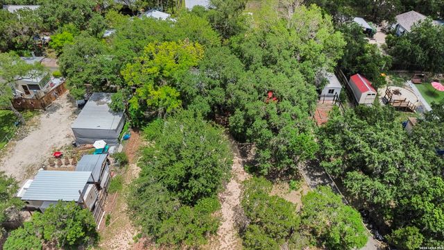 346 RAINBOW DR, Lakehills, TX 78063