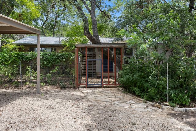 346 RAINBOW DR, Lakehills, TX 78063