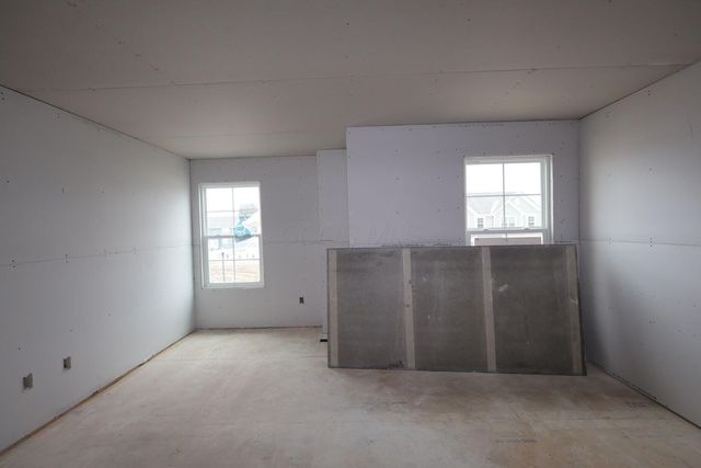 32 Banyan Drive, Lewis Center, OH 43035