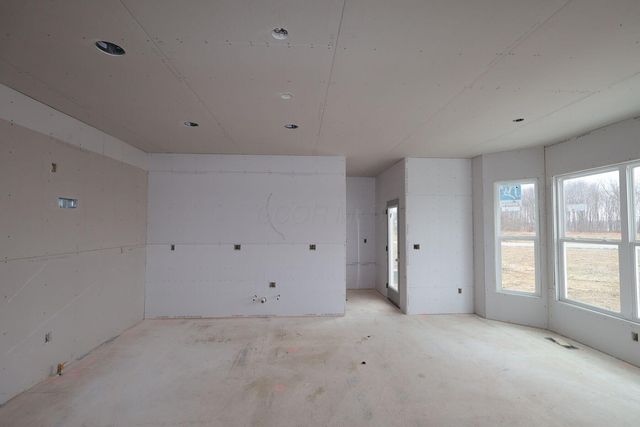 32 Banyan Drive, Lewis Center, OH 43035