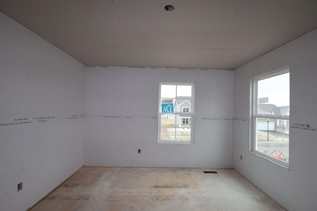 32 Banyan Drive, Lewis Center, OH 43035