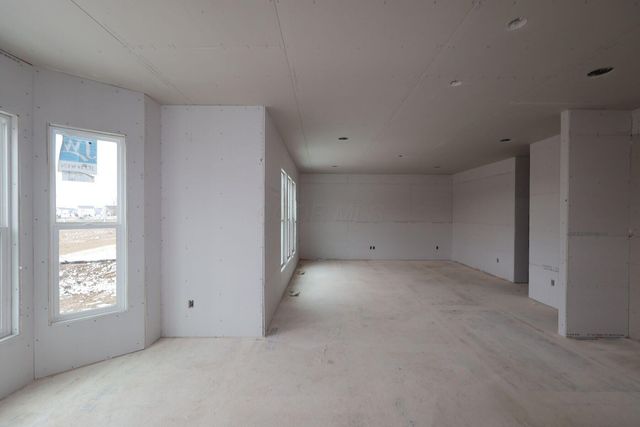 32 Banyan Drive, Lewis Center, OH 43035