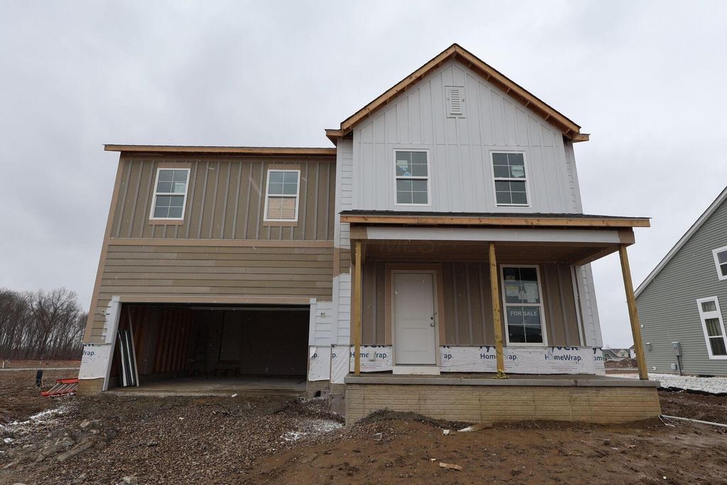 32 Banyan Drive, Lewis Center, OH 43035