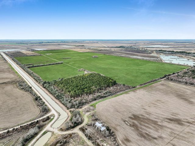 TR 4 Canal Road, Winnie, TX 77665