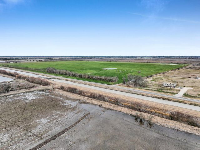 TR 4 Canal Road, Winnie, TX 77665