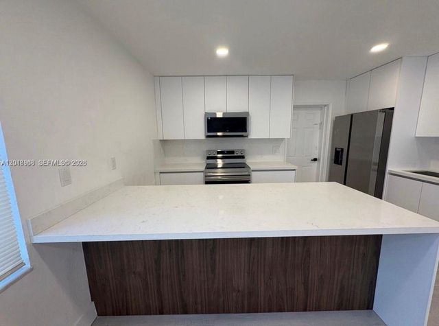 6104 SW 33rd St, Miramar, FL 33023