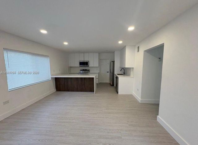 6104 SW 33rd St, Miramar, FL 33023
