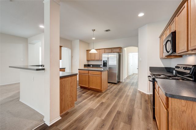 1415 Ravenwood Drive, Mansfield, TX 76063