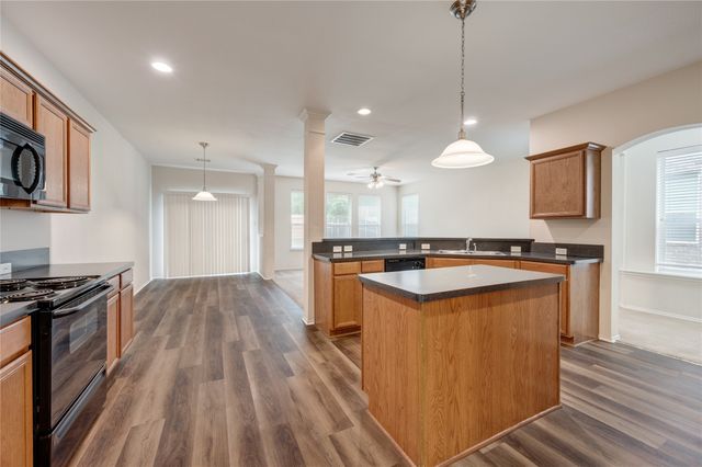 1415 Ravenwood Drive, Mansfield, TX 76063