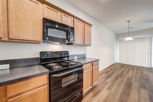 1415 Ravenwood Drive, Mansfield, TX 76063