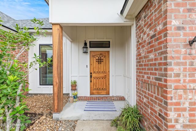 803 Copper Meadow Boulevard, Youngsville, LA 70592