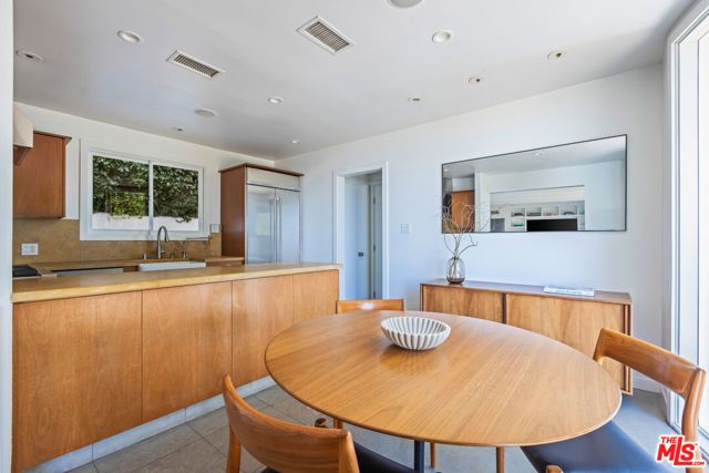 1568 Viewsite Drive, Los Angeles, CA 90069