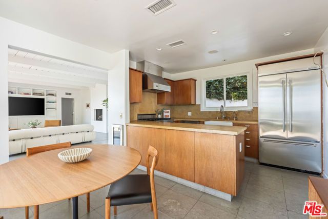 1568 Viewsite Drive, Los Angeles, CA 90069